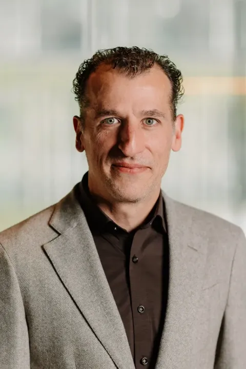 Portretfoto van Lex Taytelbaum, Partner · Advocaat
